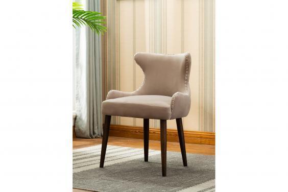What Is The Best Way To Arrange Accent Chairs In The Living Room?